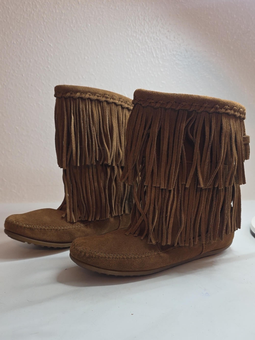MINNETONKA ANA 2-LAYER FRINGE MOCCASIN SUEDE BOOTS TAN LADIES 8 VGUC LIKE NEW